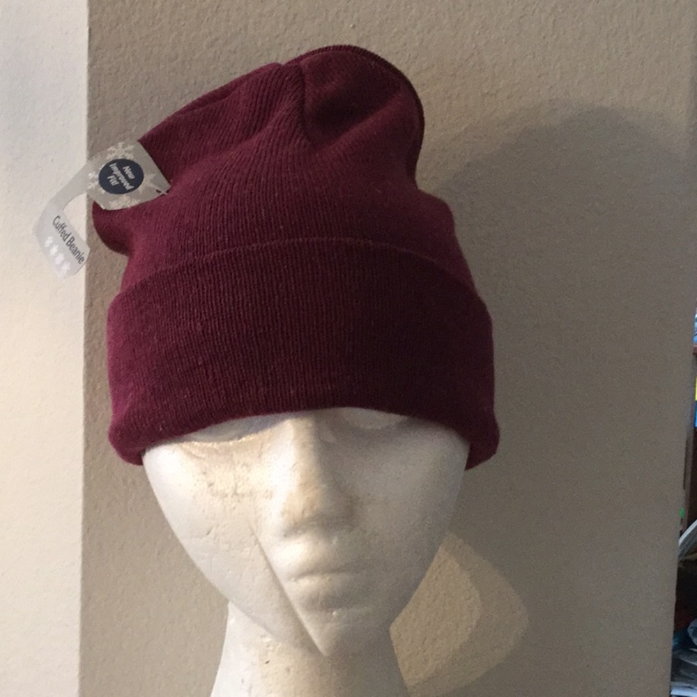 😎NWT Soft & Warm Fun Burgundy Beanie One Size Fits All 😎